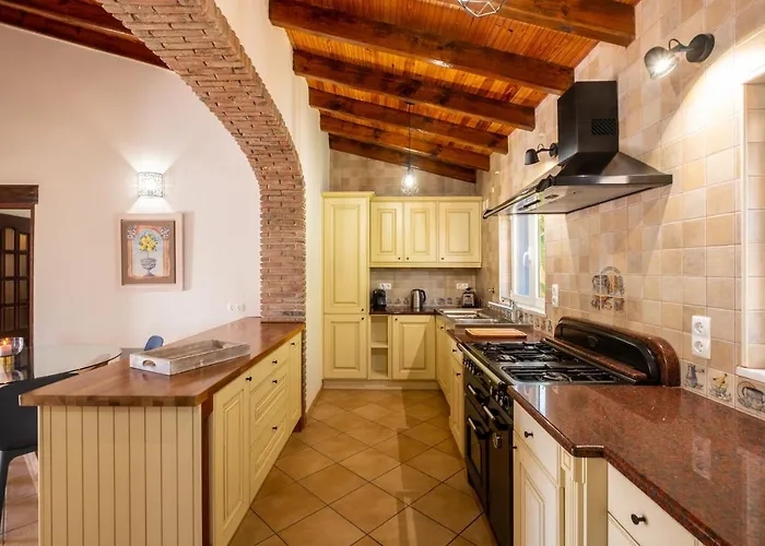 Casa Amada - Private Villa - Heated Pool - Free Wifi - Air Con